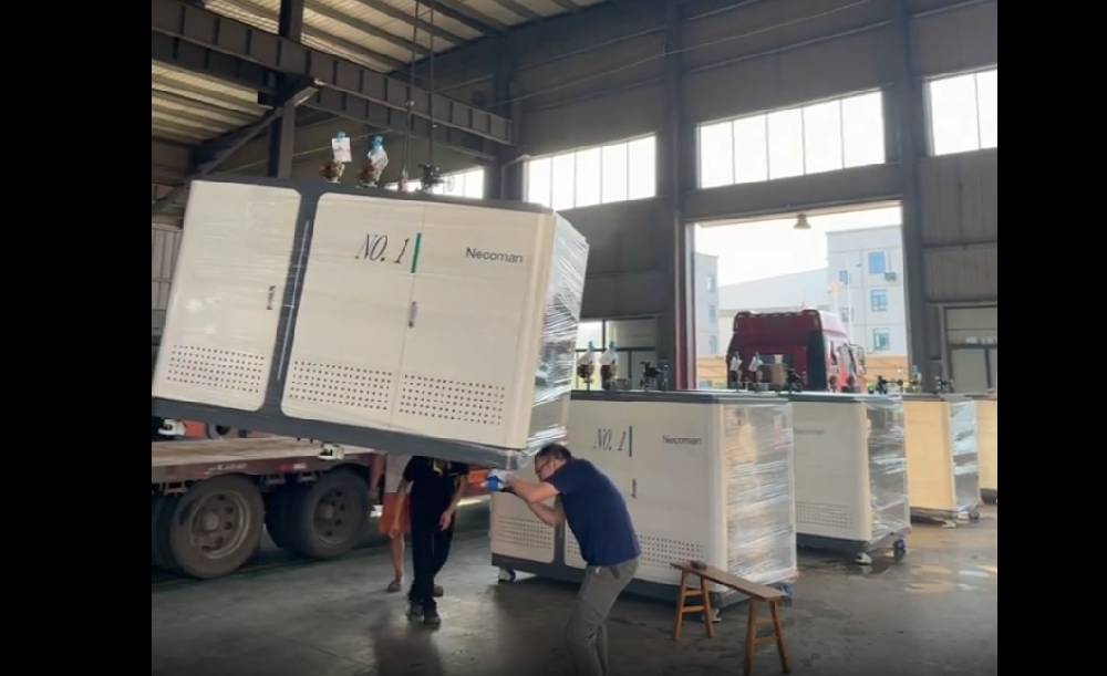 內(nèi)蒙古奶制品工廠6臺(tái)一噸燃?xì)庹羝l(fā)生器裝車發(fā)貨